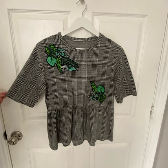 Zara Gray Houndstooth Leaf Patch Peplum Blouse
Size S - Picture 2 of 7